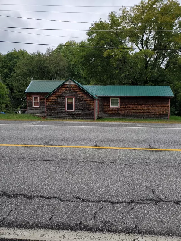 629 Roxbury RD, Mexico, ME 04257