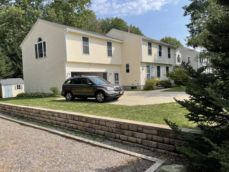 24 Rosewood DR, Saco, ME 04072