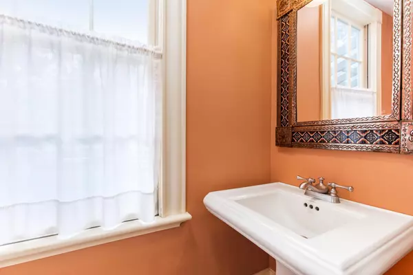 Kittery, ME 03905,627 Haley RD