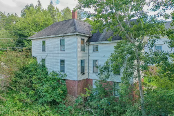 Waldoboro, ME 04572,79 Friendship RD