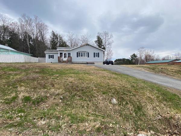 42 Horseshoe RD, Medway, ME 04460