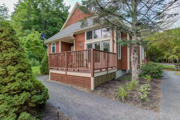 3 Twin Knolls LN #3, Portland, ME 04102