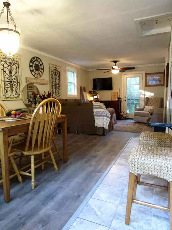 Waldoboro, ME 04572,765 Winslows Mills RD