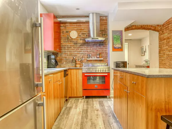 Portland, ME 04102,727 Congress ST #6