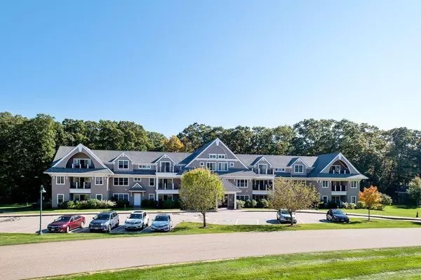 Kittery, ME 03904,100 Shepards Cove RD #F105