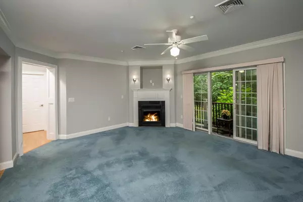 Kittery, ME 03904,100 Shepards Cove RD #F105