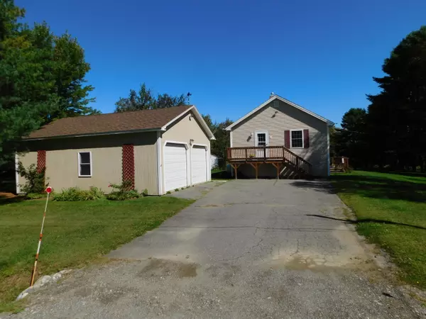 Palmyra, ME 04965,7 Hicks Pond Rd