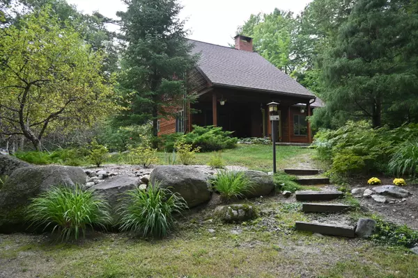 33 Whittemore Cove RD, Raymond, ME 04071