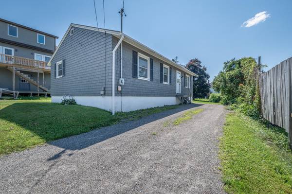 6 Bridge ST, Milford, ME 04461