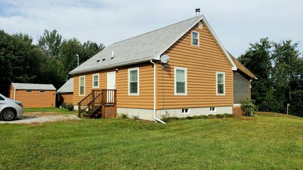 4 Sumner RD, West Paris, ME 04289