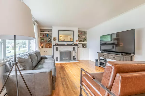 Brewer, ME 04412,3 Capri ST