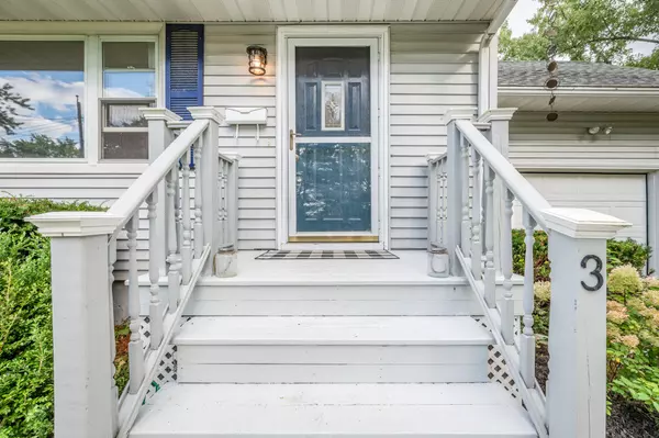 Brewer, ME 04412,3 Capri ST