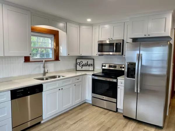 Saco, ME 04072,14 Hill ST