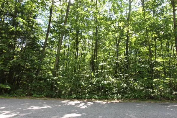 42 Dyer RD, Lewiston, ME 04240