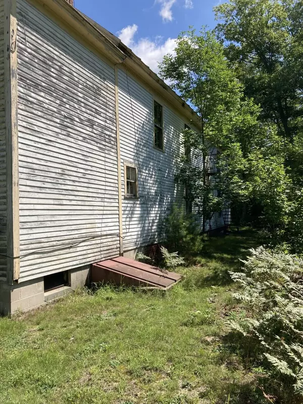 Livermore Falls, ME 04254,31 River RD