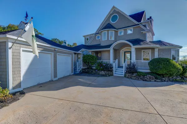 65 Summer PL, Portland, ME 04103