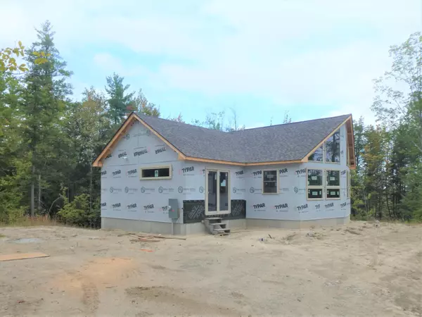 4 Gregory Pines DR, Sebago, ME 04029