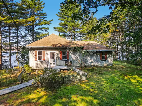 30 Boatyard RD, Westport Island, ME 04578