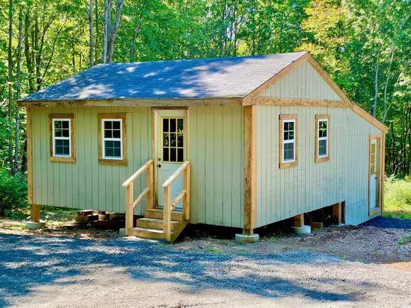 203 N Taylor RD, Mount Vernon, ME 04352