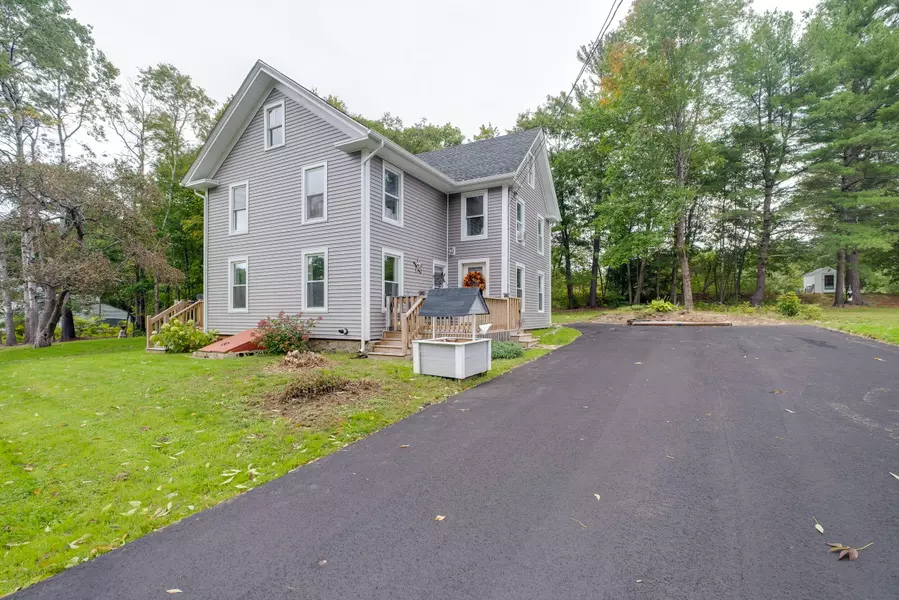 651 River RD, Topsham, ME 04086