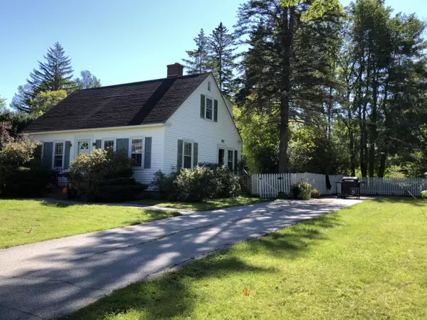 10 Chapel RD, Orono, ME 04473