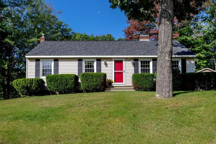 2 White ST, Topsham, ME 04086