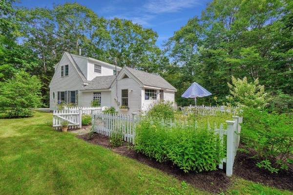 26 Shore Farm LN, Kennebunkport, ME 04046