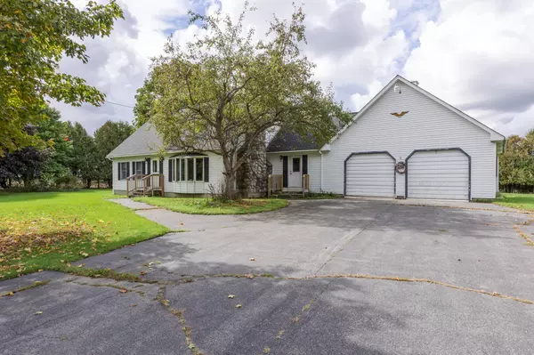 Saint Albans, ME 04971,138 Dexter RD