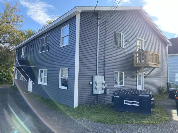 8 Willow ST, Vassalboro, ME 04989