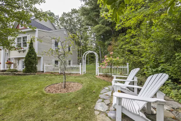Kennebunk, ME 04043,2 Ivy CT