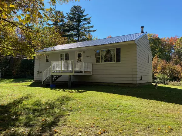 980 Dover RD, Dexter, ME 04930