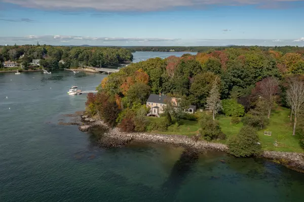 6 Follett LN, Kittery, ME 03905