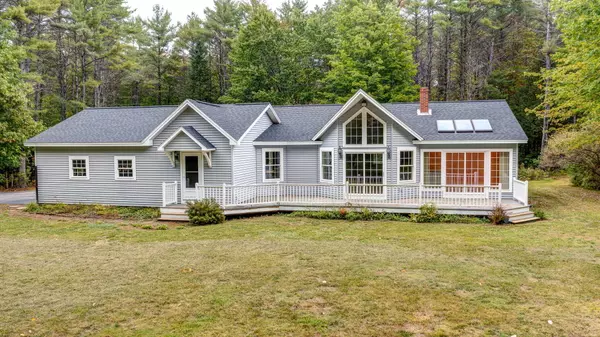 20 Pine Shore DR, Hartford, ME 04220