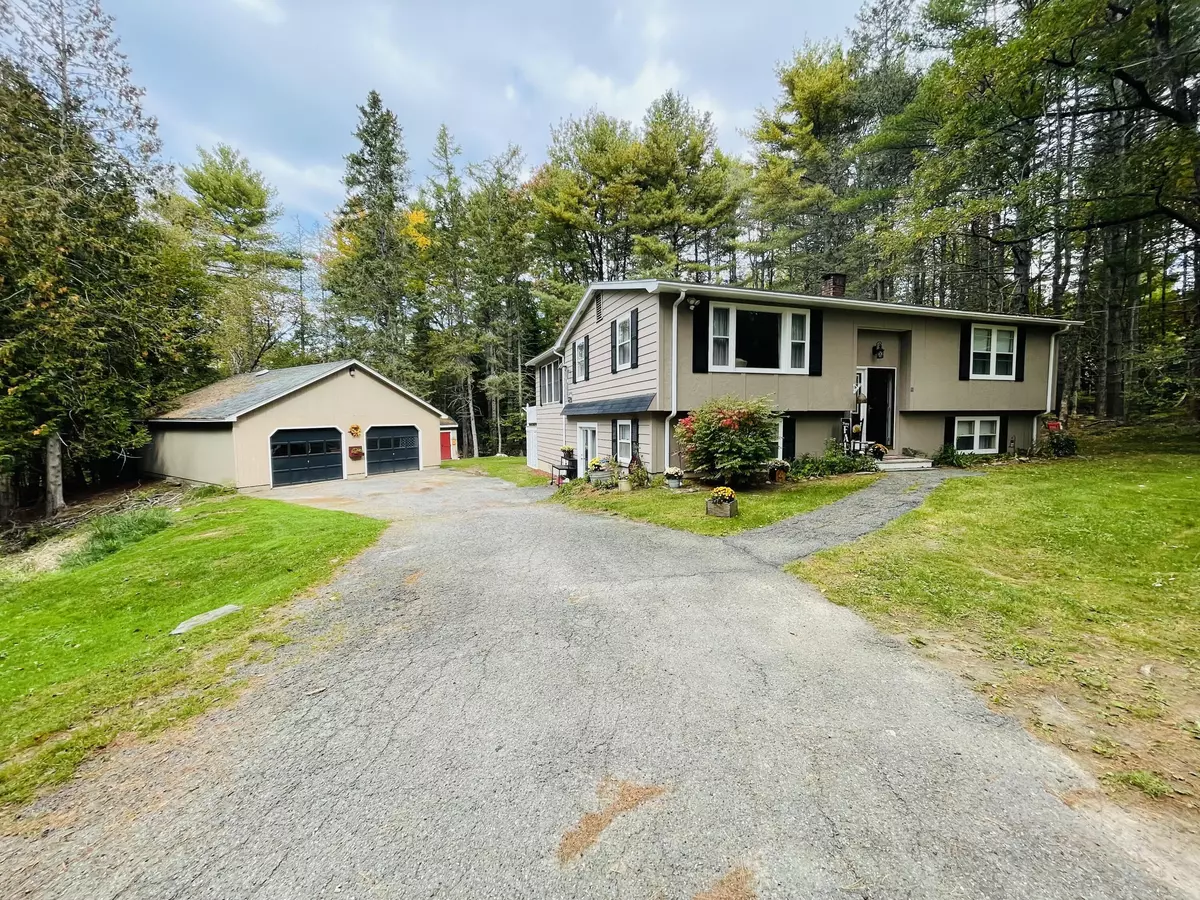 Orrington, ME 04474,11 Cardinal DR