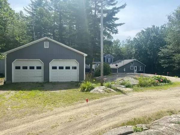 51 Bog RD, Dresden, ME 04348