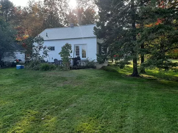 51 Annis RD, Hermon, ME 04401