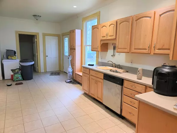 Waldoboro, ME 04572,3044 Washington RD