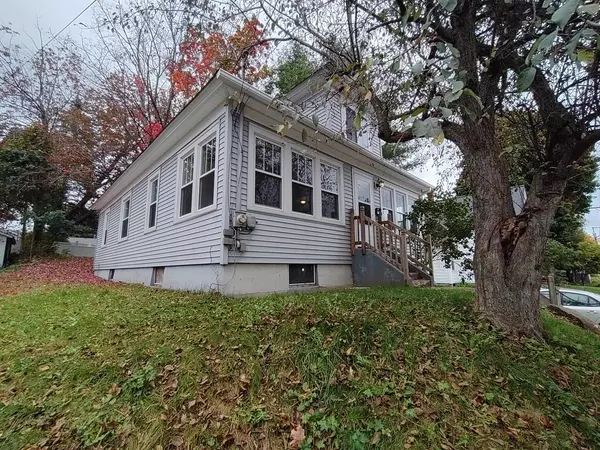 55 Green ST, Winthrop, ME 04364