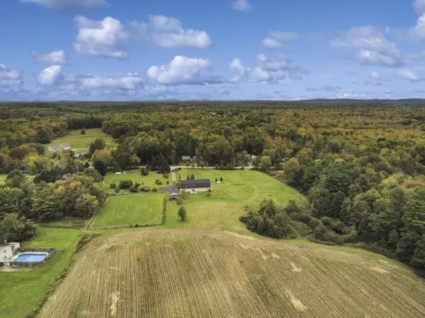 33 Heyer RD, Waldoboro, ME 04572