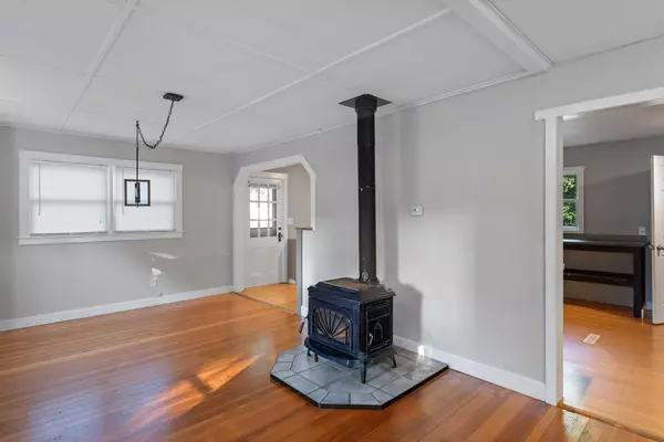 Kittery, ME 03904,127 Manson AVE