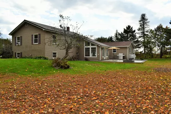 Saint Albans, ME 04971,610 Corinna Road