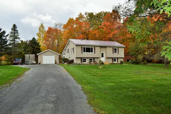 Saint Albans, ME 04971,610 Corinna Road