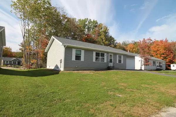 27 Fox Hollow DR, Auburn, ME 04210