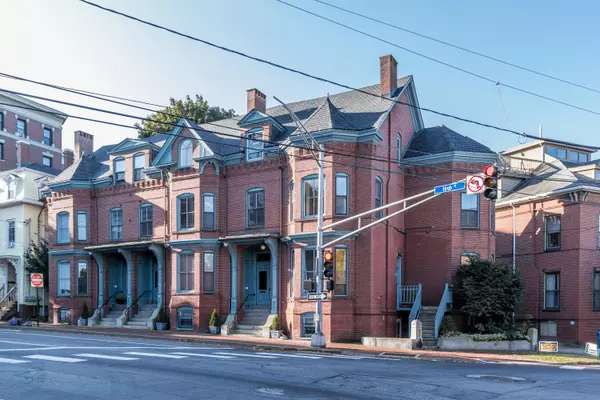 198 High ST #8, Portland, ME 04101