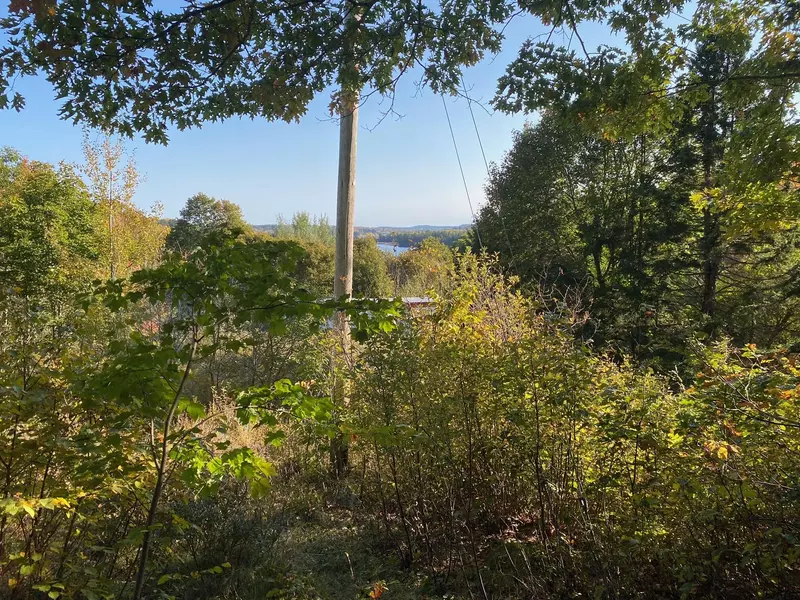 10 Tupper LN, East Machias, ME 04630