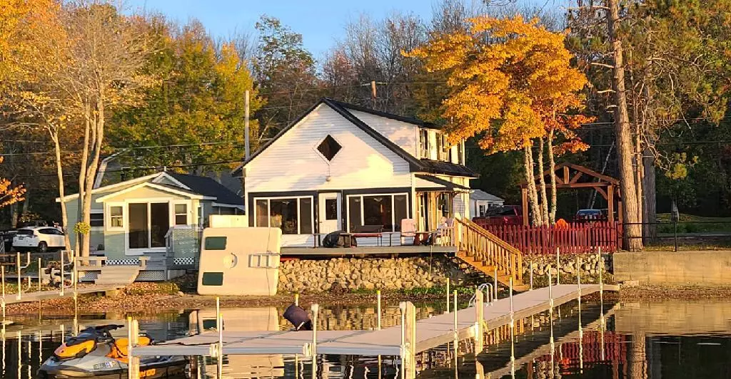 Peru, ME 04290,91 E Shore RD