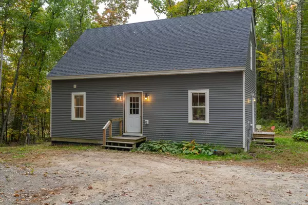 84 Timber LN, Newcastle, ME 04553