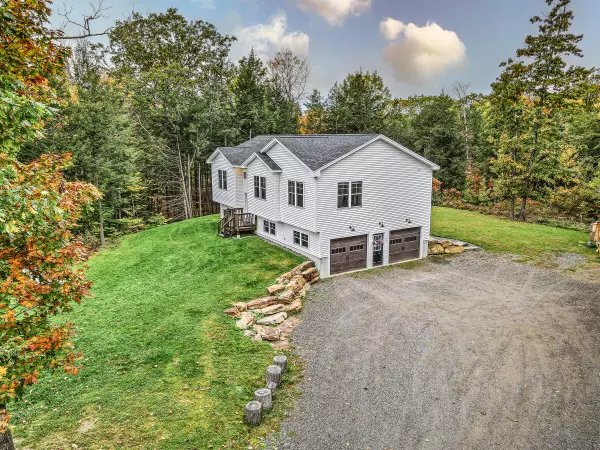 41 Pinecrest LN, Pittston, ME 04353