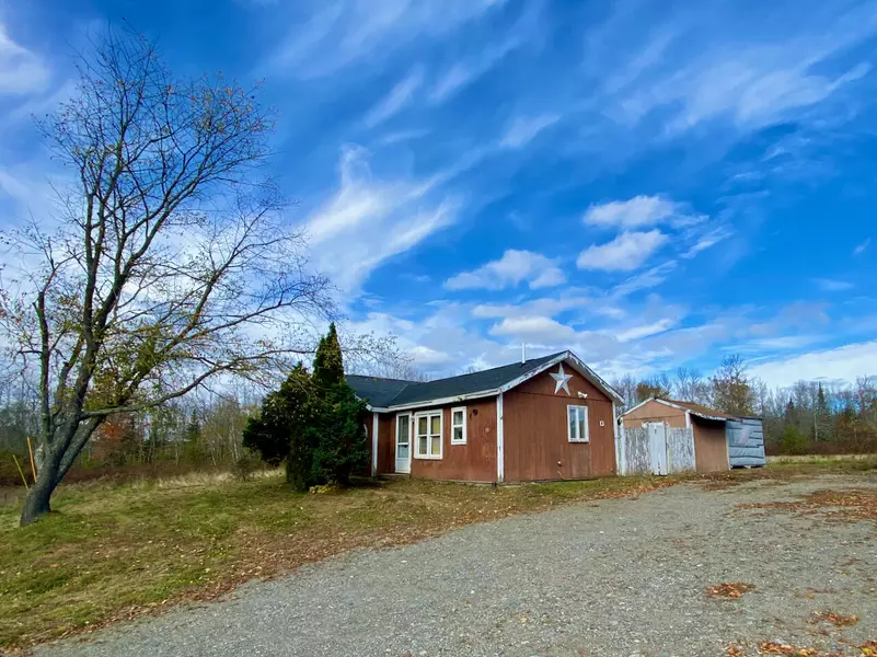 181 Kenduskeag RD, Levant, ME 04456