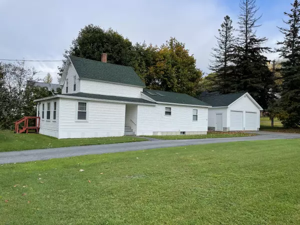 18 Kimball AVE, Mexico, ME 04257